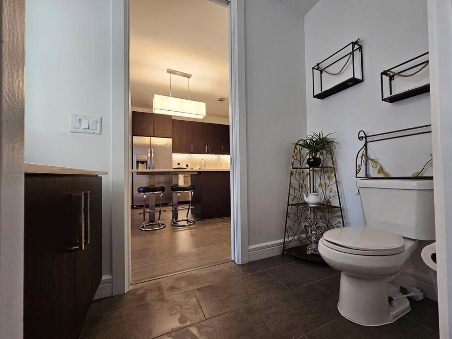 Luxury Highrise In Midtown - Skyline Views And Chic Decor Apartment ฮูสตัน ภายนอก รูปภาพ