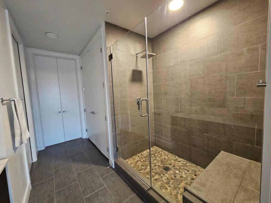 Luxury Highrise In Midtown - Skyline Views And Chic Decor Apartment ฮูสตัน ภายนอก รูปภาพ