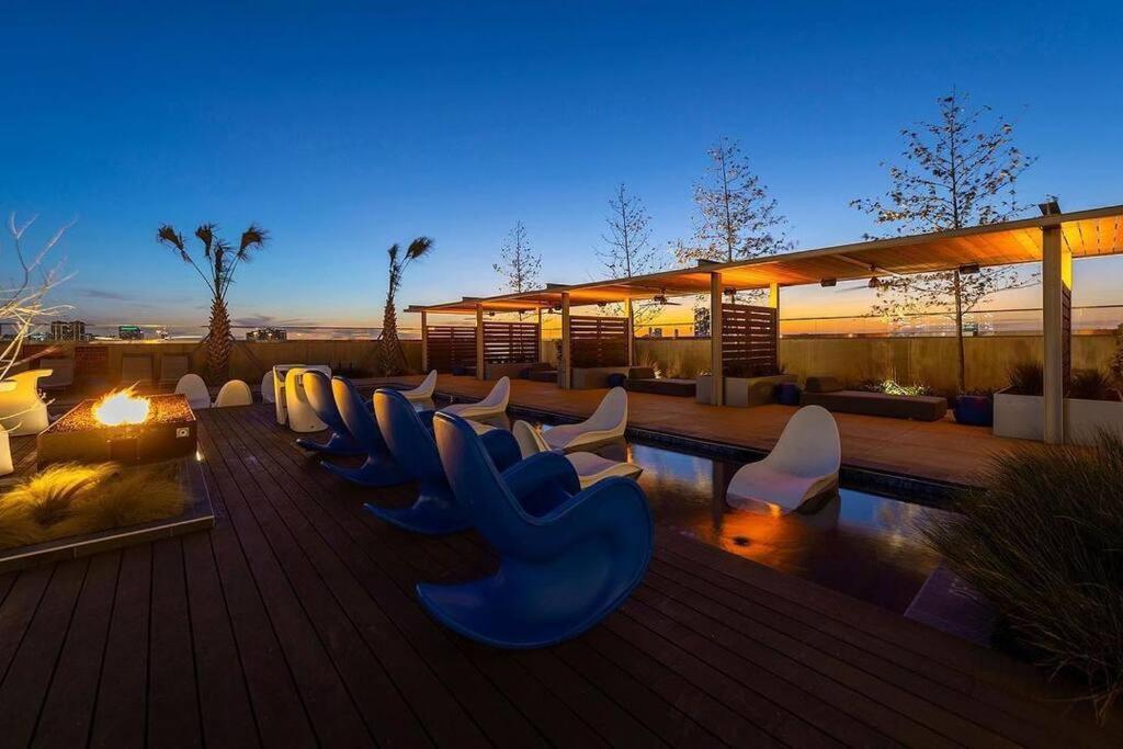 Luxury Highrise In Midtown - Skyline Views And Chic Decor Apartment ฮูสตัน ภายนอก รูปภาพ