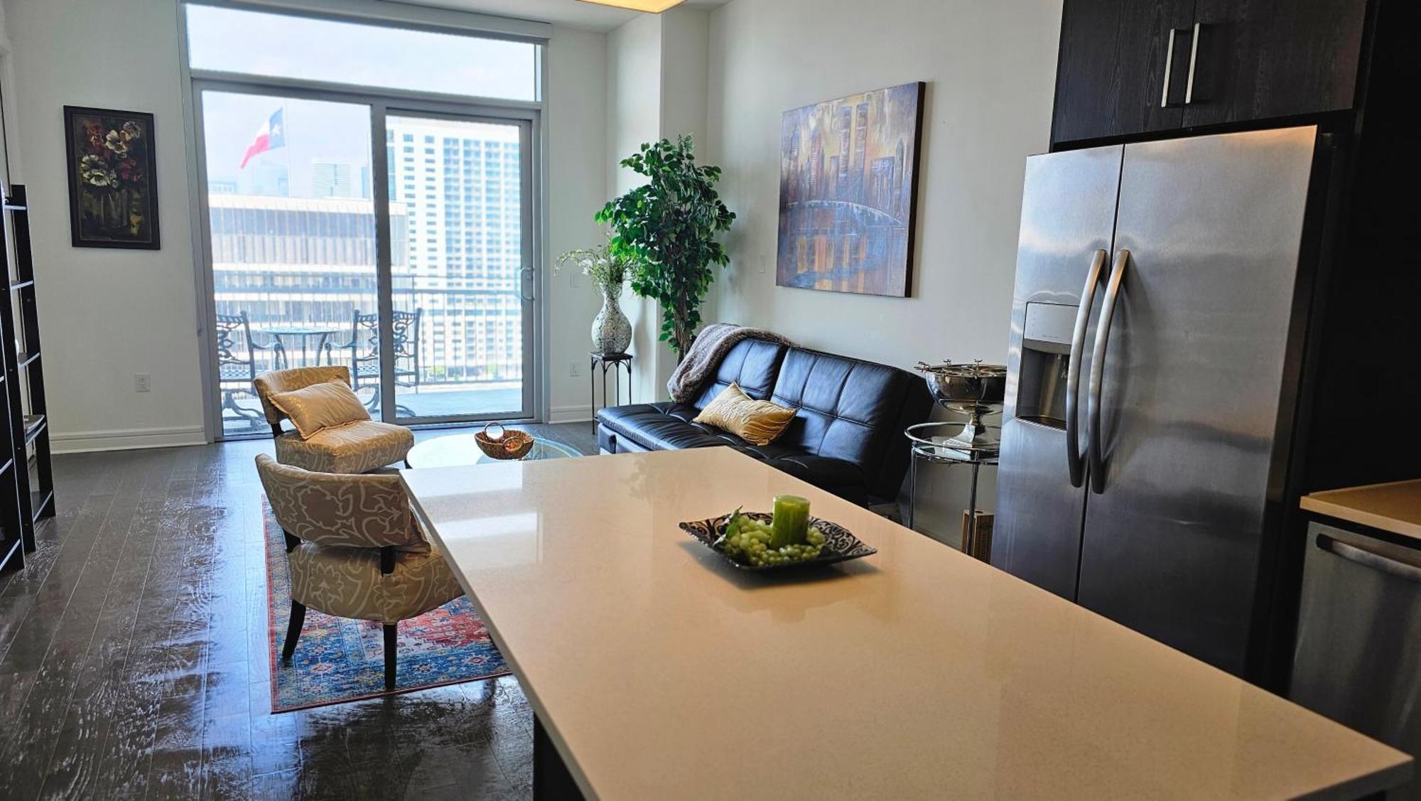 Luxury Highrise In Midtown - Skyline Views And Chic Decor Apartment ฮูสตัน ภายนอก รูปภาพ