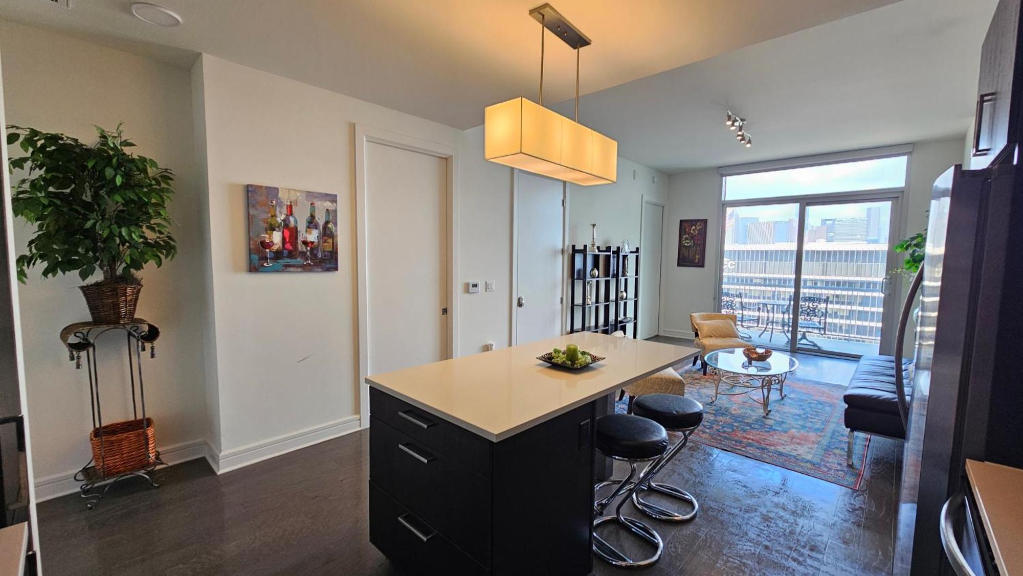 Luxury Highrise In Midtown - Skyline Views And Chic Decor Apartment ฮูสตัน ภายนอก รูปภาพ